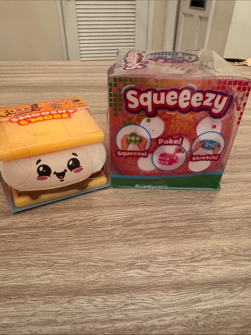 Squeeezy Glitter Dice & Smooshy S’more. Set of 2. NEW
